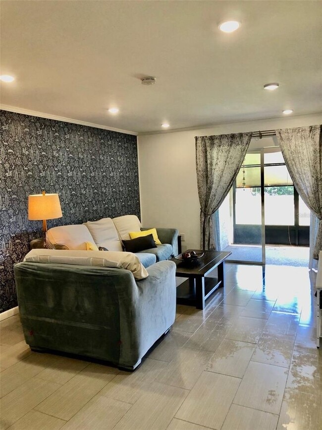 Building Photo - Furnished Annual - Close to Venice Beach!