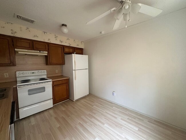 Building Photo - 1 BED 1 BATH IN AUSTIN TX!