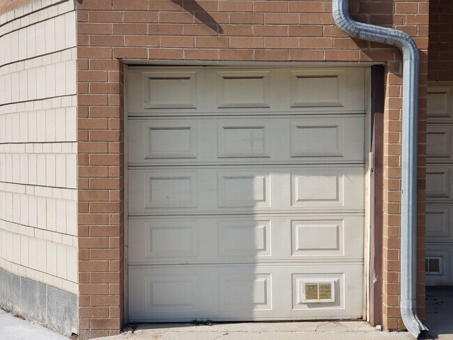 Foto del edificio - 6423 W Touhy Ave