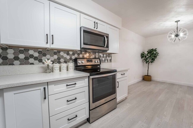 Building Photo - Cute REMODELED 2 Bedroom Condo in the Dese...