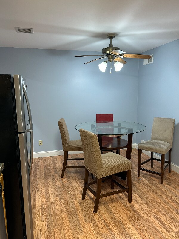 Foto del edificio - 9132 Joyce Ln