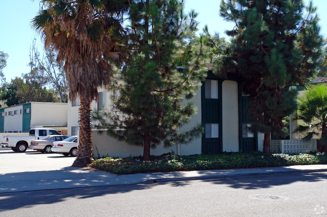 Building Photo - 1001 Decker St