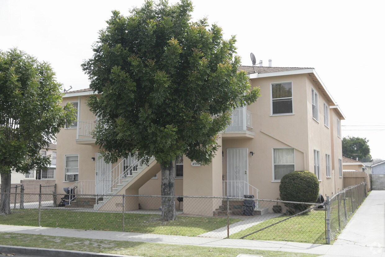 Primary Photo - 8944 McNerney Ave