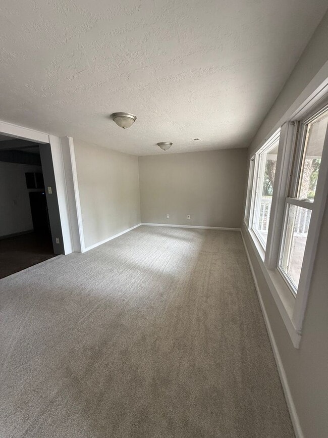 Building Photo - Affordable Country Living