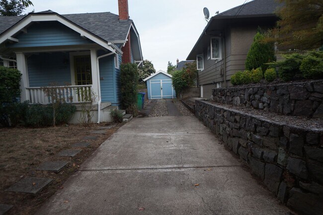 Photo - N.E Rose City Bungalow Pet Friendly House
