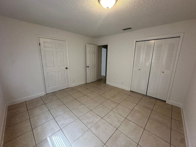 Foto del edificio - 3408 Riverside Dr