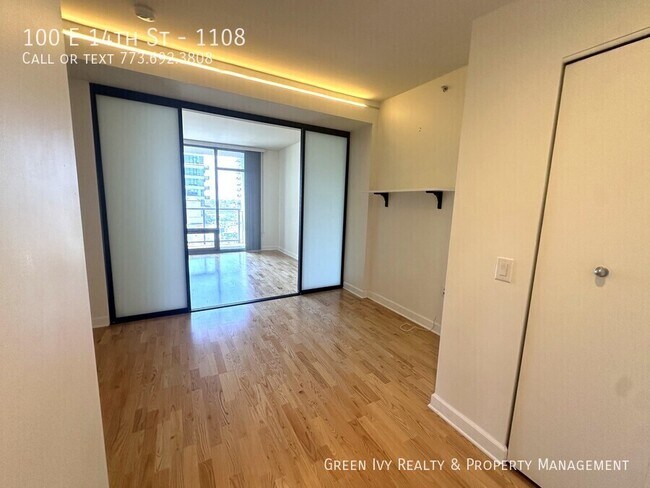 Foto del edificio - 100 E 14th St