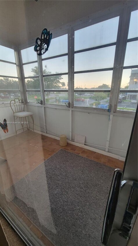 Foto del edificio - 3050 Sunrise Lakes Dr E