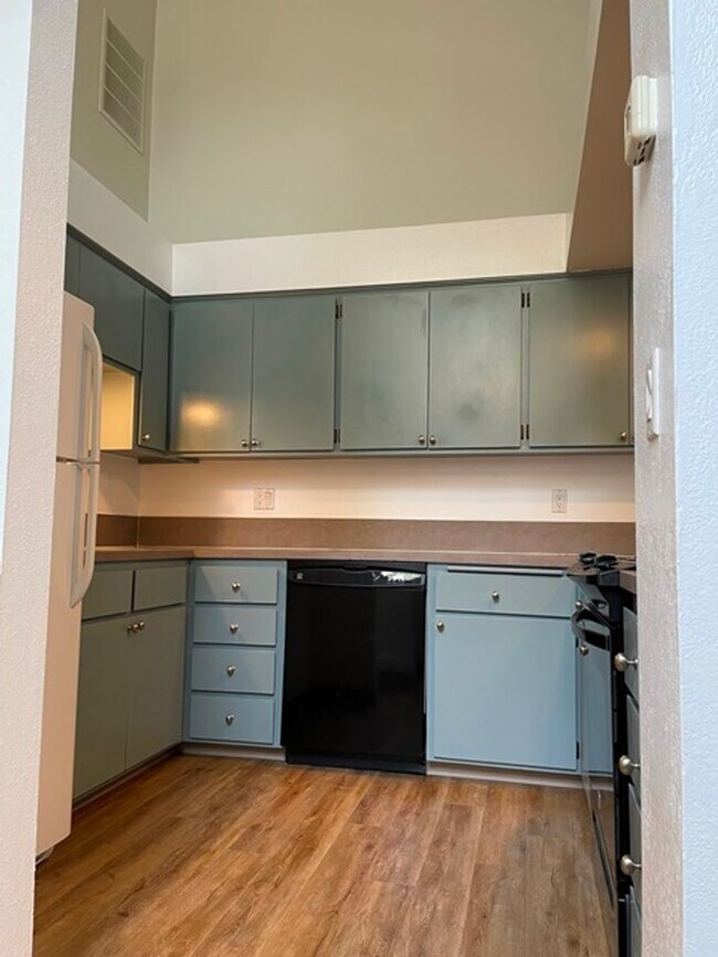 Foto del edificio - 2 bedroom townhouse