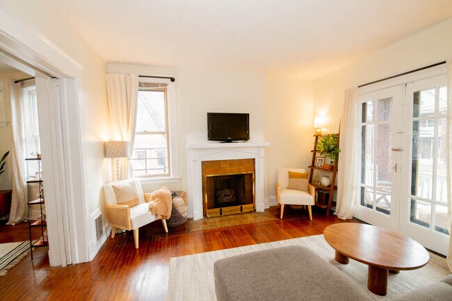 Foto del edificio - 1628 De Sales Ln
