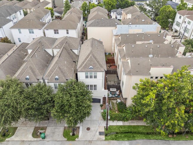 Building Photo - 5704 Petty St