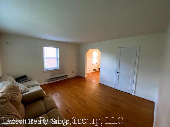 Foto del edificio - 2022-2024 Laburnum Ave SW