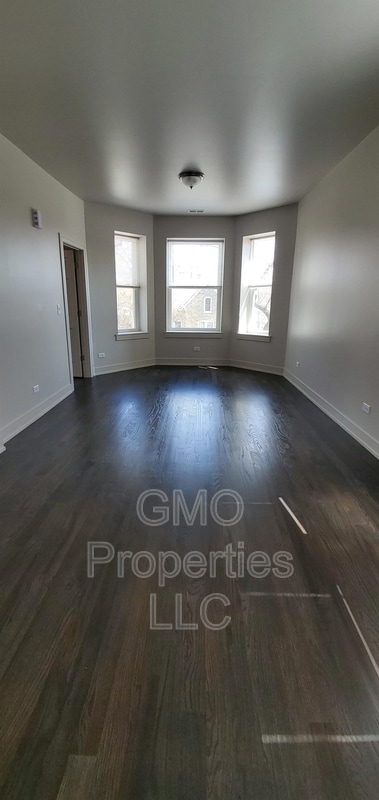 Building Photo - 822 S Karlov Ave