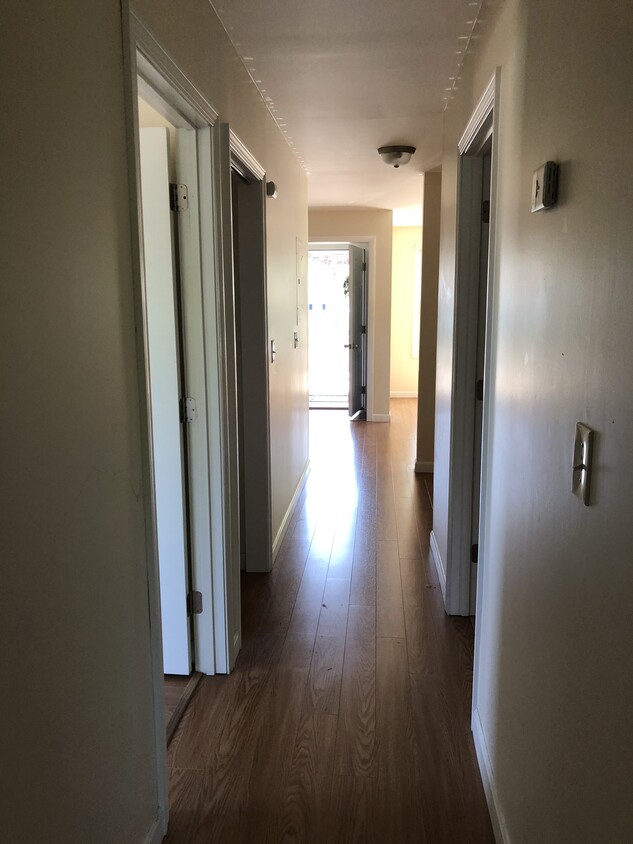 Hall- bright and sunny with hardwoods - 539 Admiral St