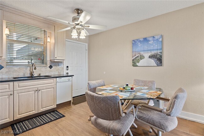 Foto del edificio - 5500 Bonita Beach Rd SW