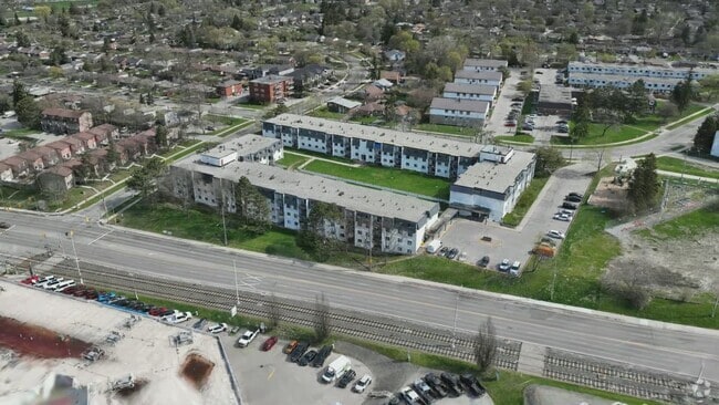 - 301-341 Traynor Avenue & 551-553 Vanier Drive