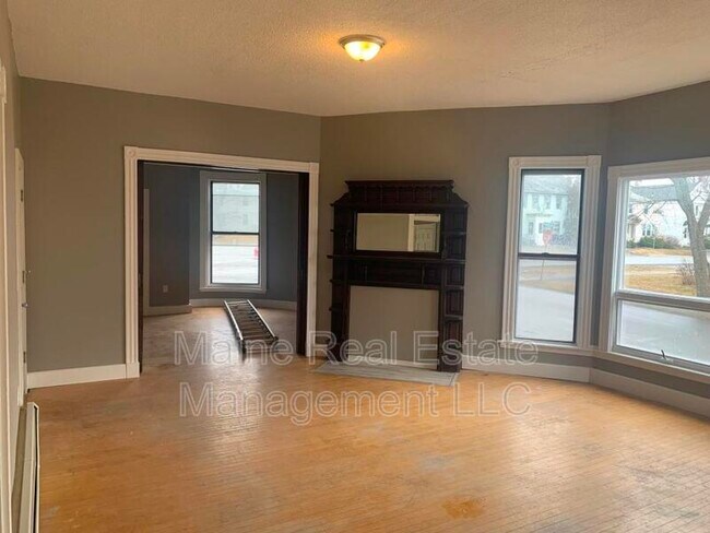 Foto del edificio - 372 Hammond St
