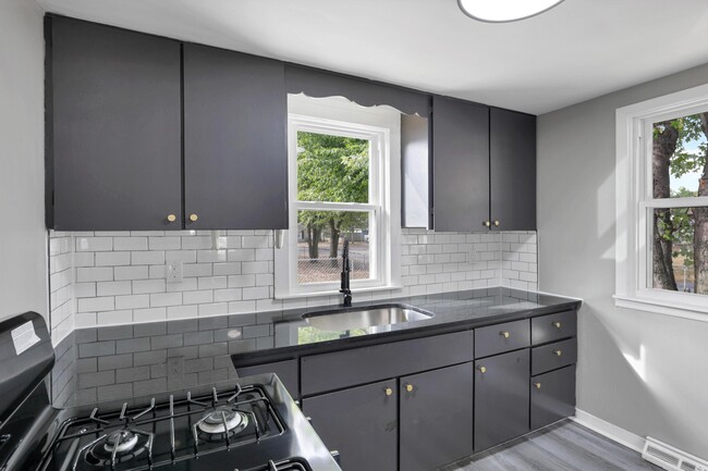 Building Photo - 256 Southard Dr