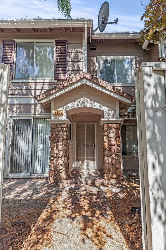 Building Photo - 6125 Lambeck Ln
