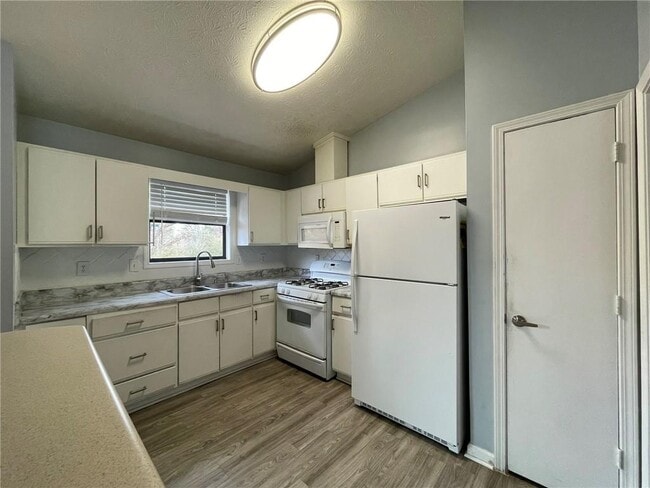 Foto del edificio - 5782 Glenn Hollow Ln