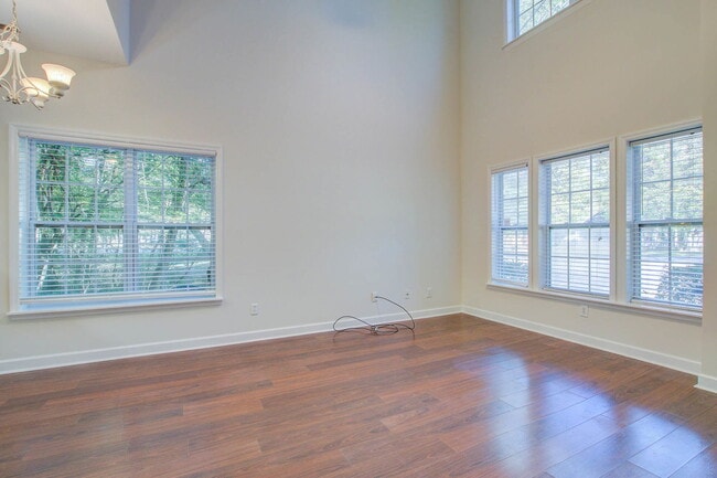 Building Photo - 100 Chinquapin Dr