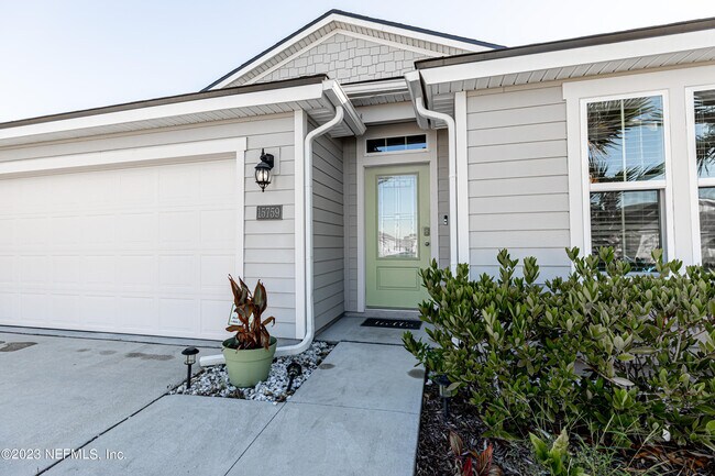 Building Photo - 15759 Whitebark Dr