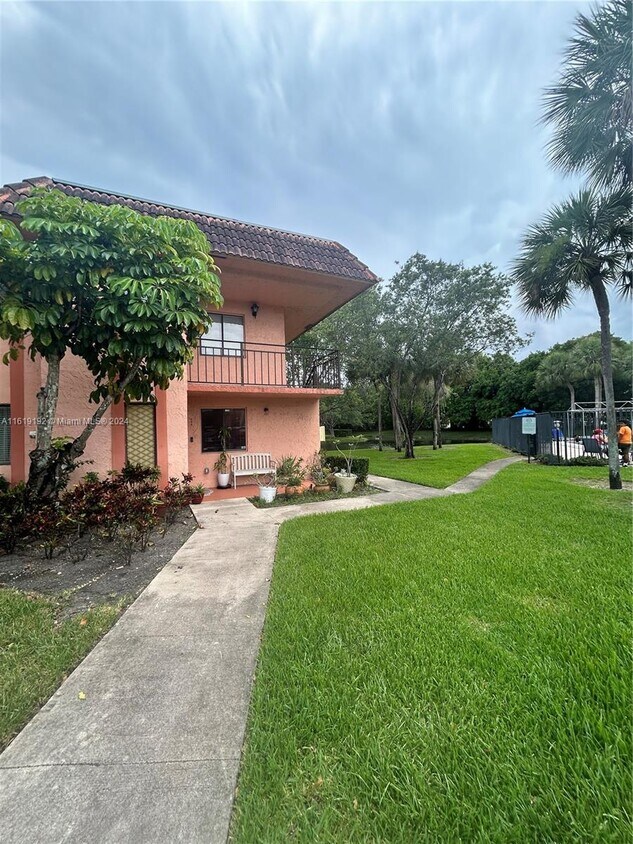 Primary Photo - 235 Lakeview Dr