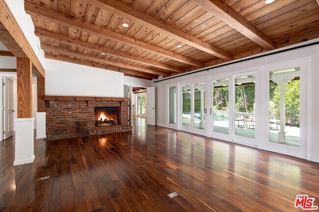 Building Photo - 4221 W Toluca Lake Ln