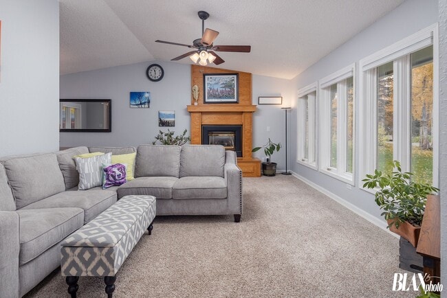 Building Photo - Beautiful modern home in an awesome neighb...