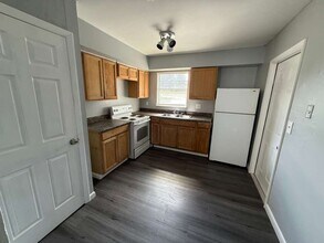 Building Photo - 100 NE 10th Ave