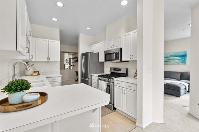Building Photo - 4714 Fairwood Blvd NE