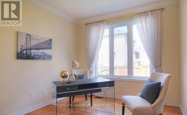 Photo du bâtiment - 8 Farmhouse Crescent