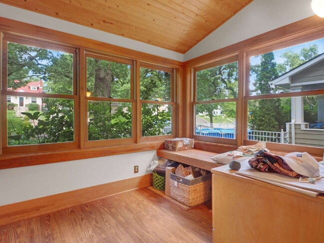 Building Photo - Gorgeous 4 bedroom home in Linden Hills