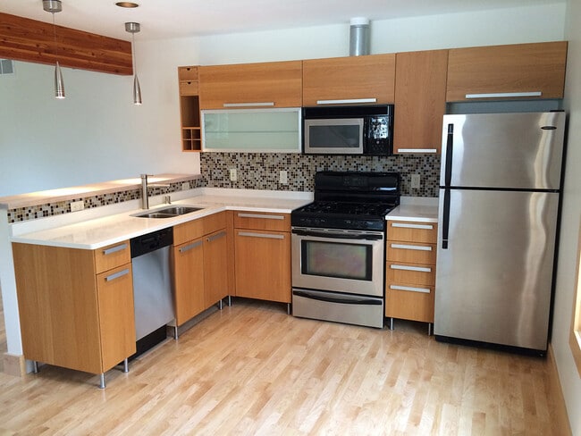 Building Photo - 1423 Williamson St