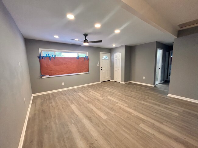 Foto del edificio - 2025 Central Dr