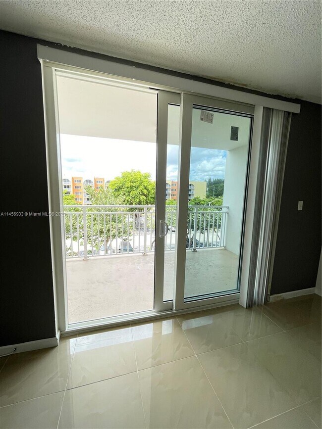 Building Photo - 6950 Miami Gardens Dr
