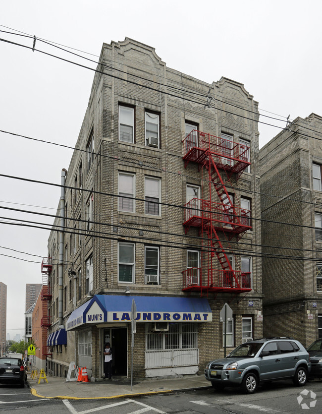 Foto del edificio - 5616 Hudson Ave