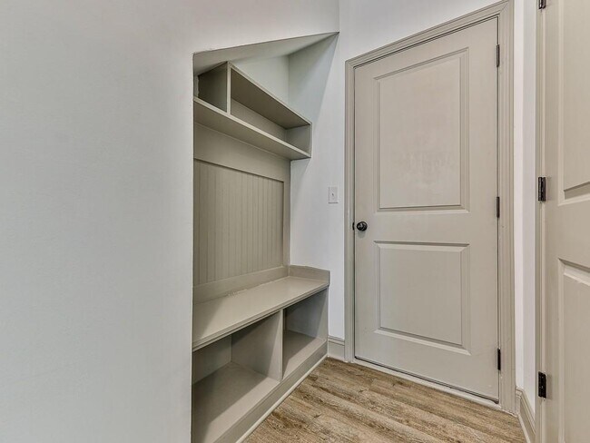 Foto del edificio - 419 Stovall Pl