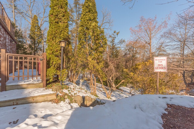 Foto del edificio - 1915 Geddes Ave