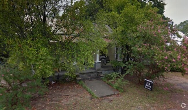 Building Photo - 810 Shull St