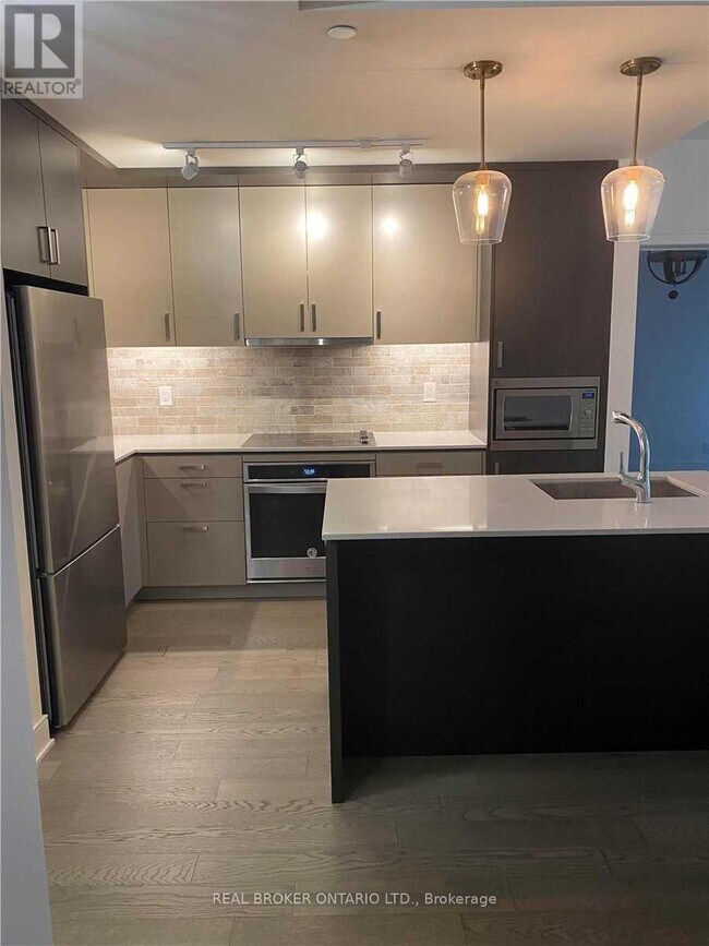 Photo du bâtiment - 1575 Lakeshore Rd W
