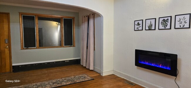 Foto del edificio - 2229 Capouse Ave