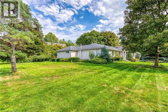Building Photo - 281 Pinehurst Dr