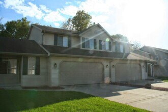 Building Photo - 977-979-979 Aldrin St