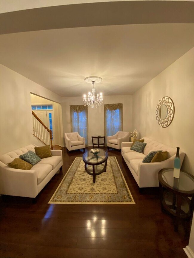 Foto del edificio - 3121 Fox Hill Rd