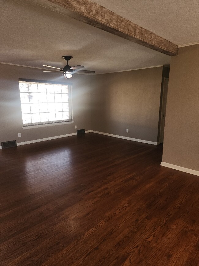 Foto del edificio - 1352 Chickasaw Dr