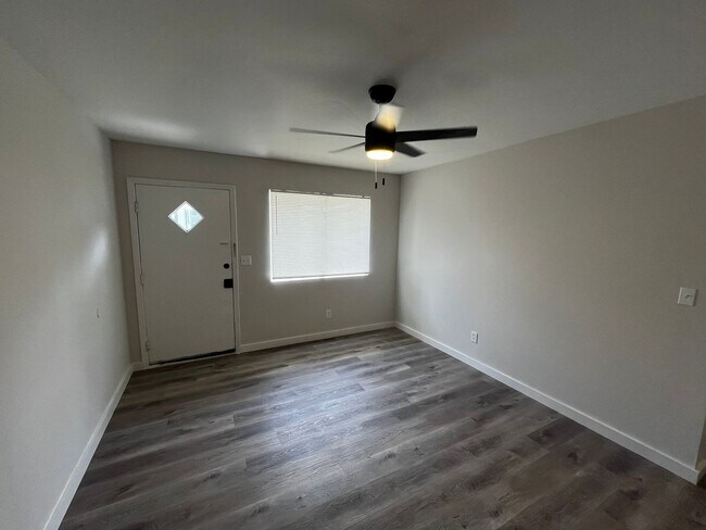 Foto del edificio - Newly Renovated Unit!!
