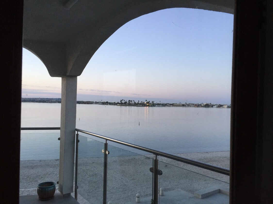 patio access from room, shared. - 4007 Everts St