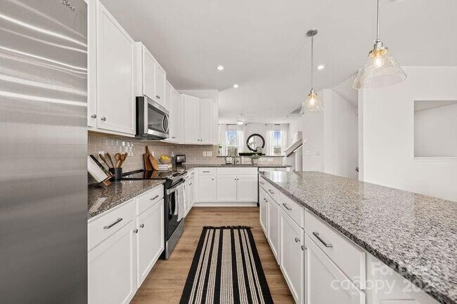 Foto del edificio - 1018 Fairway Green Ln