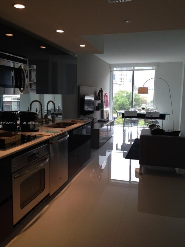 Building Photo - 31 SE 6th St